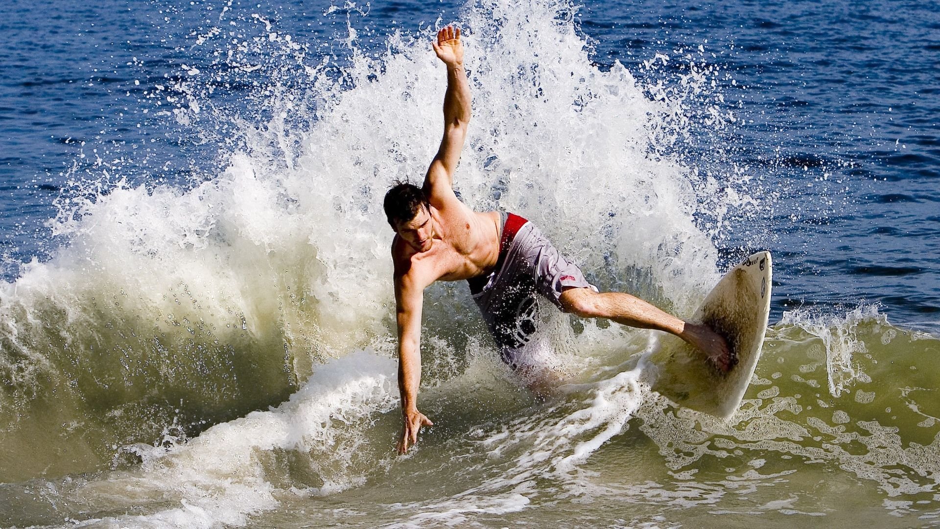 “2025世界运动会：高新体育中心举重赛场成运动员展示巅峰实力之地”