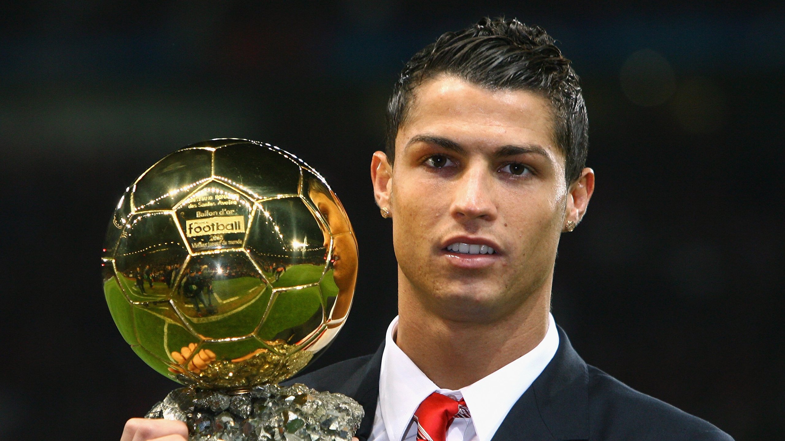 克莱尔·柯尔赞赛后感谢团队支持，克莱尔资料