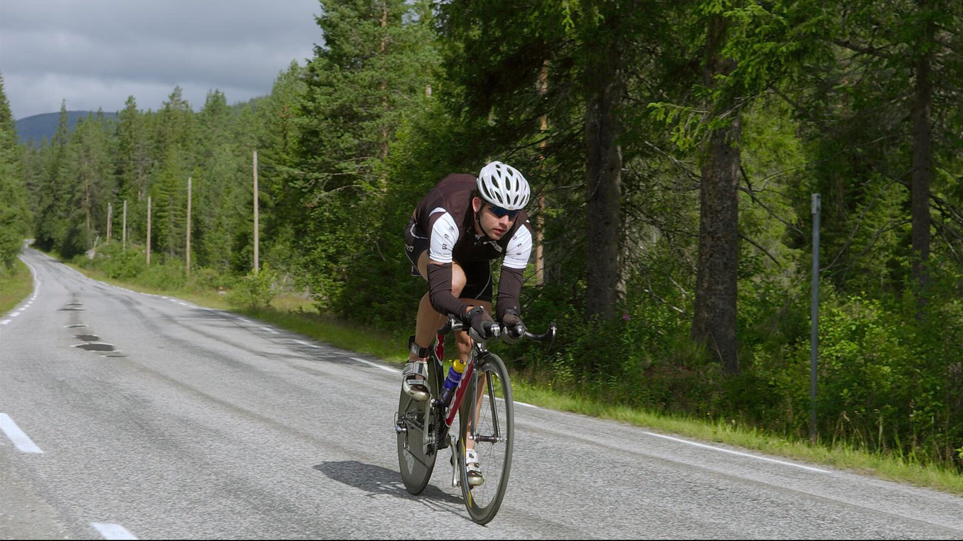 kaiyun体育app-弗兰：全黑队中场的“支柱”，总能用稳定的防守为球队打下坚实基础